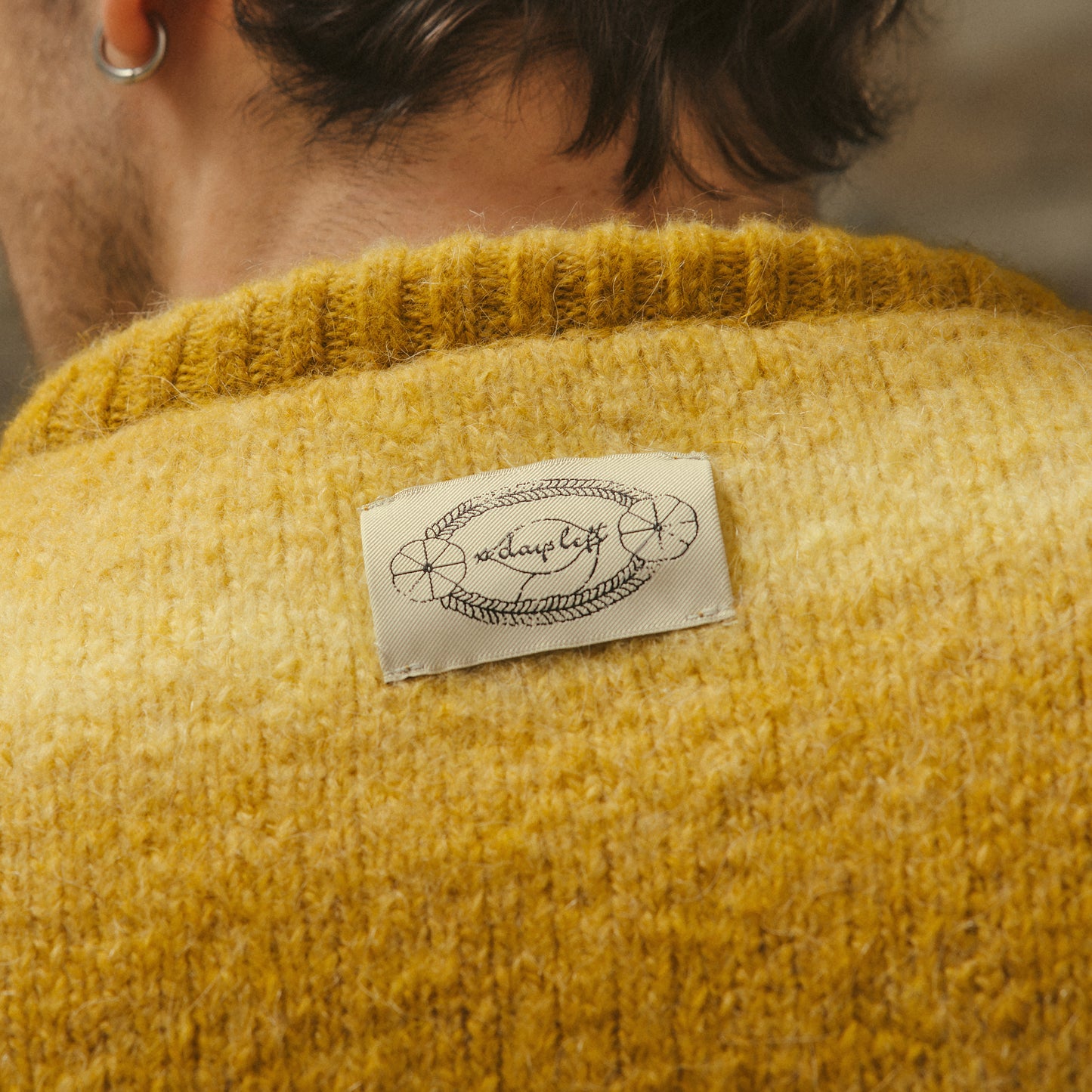 Model__Yellow__Detail1